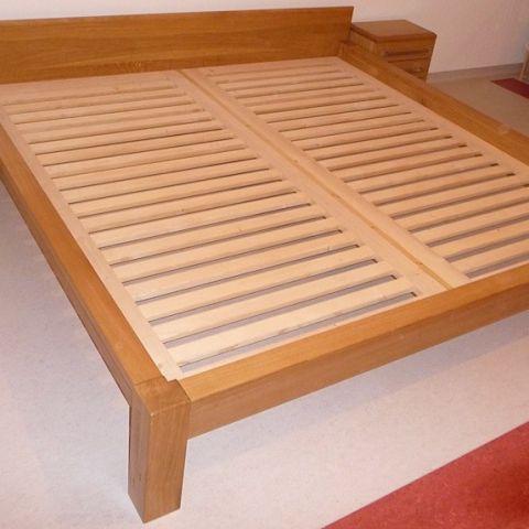 Masivní postel - Truhlářství Hejda